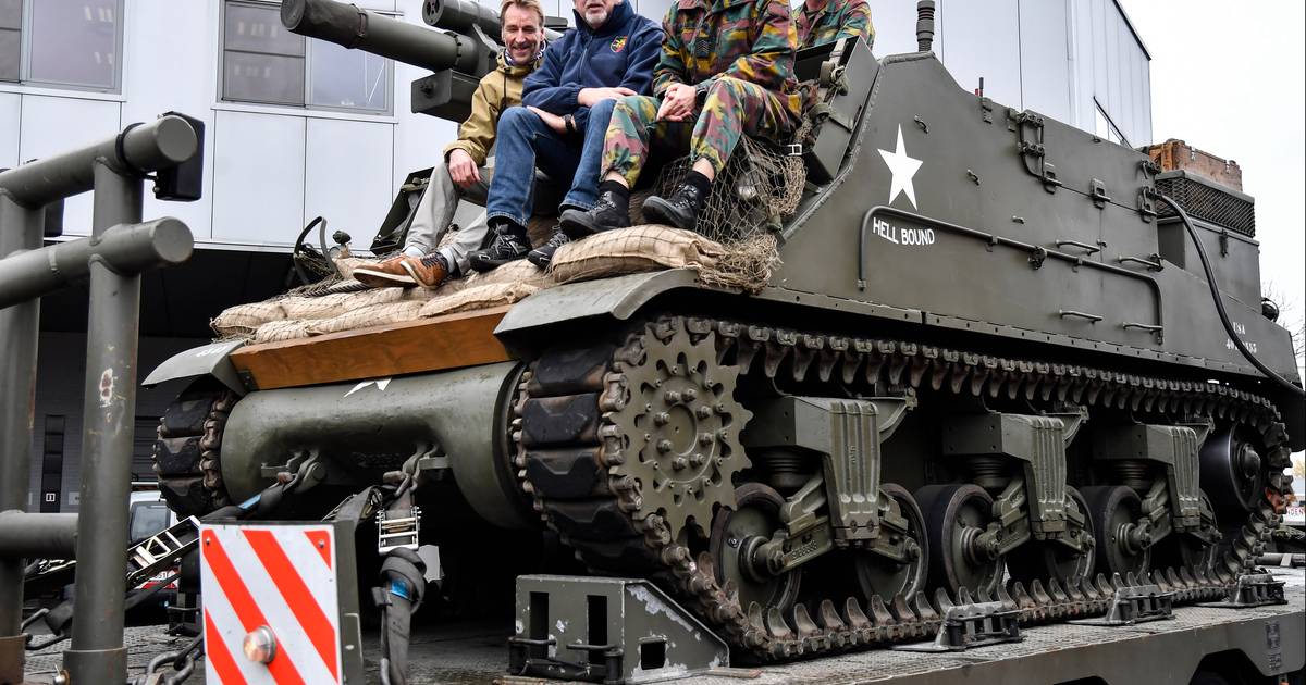 Militaire Voertuigen Uit WO II Te Bewonderen Op Herdenking 