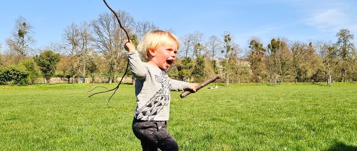 De kleine Ilias (2) overleed na een ongelukkige val van de trap bij hem thuis.