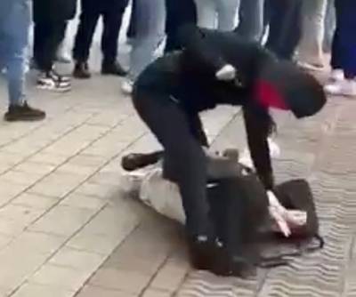 Na vechtpartij met roze bivakmutsen roepen jongeren opnieuw op om te gaan vechten aan school, politie reageert: “Ga er niet op in!”