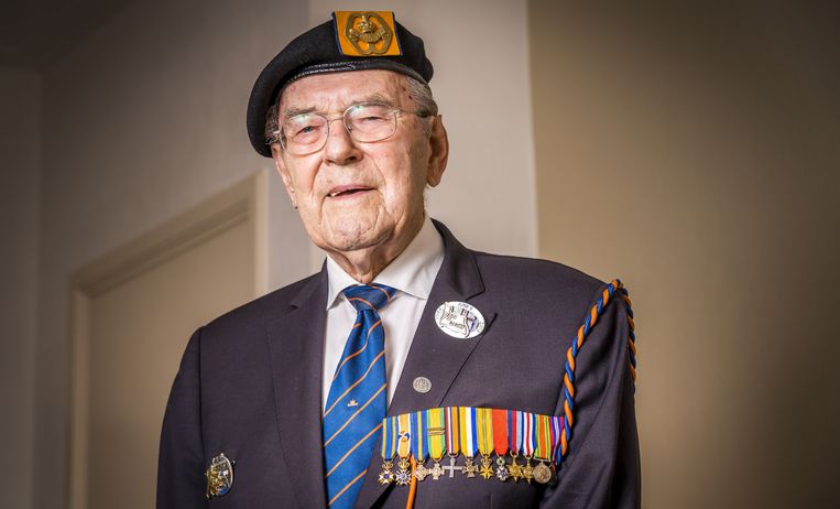 Generaal-majoor buiten dienst Rudi Hemmes bij de 75-jarige herdenking van D-Day in 2019. De oud-Engelandvaarder sloot zich in 1943 in Engeland aan bij de Brigade Prinses Irene die 75 jaar geleden landde op de stranden van Normandië.  Beeld ANP