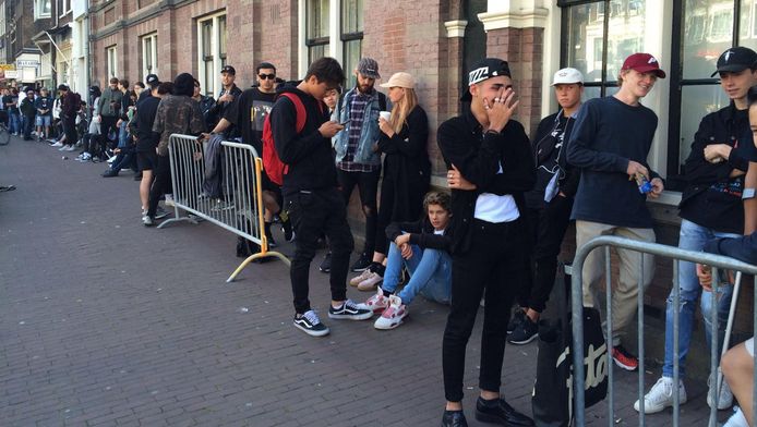 Rijen Dik Op Rozengracht Bij Opening Winkel Kanye West Show Gelderlander Nl De 10 etappes zitten er op. de gelderlander