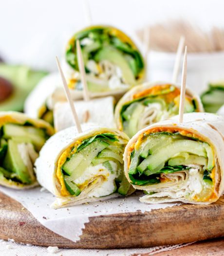 Wat Eten We Vandaag: Wraps met pompoenhummus, avocado, courgette en feta