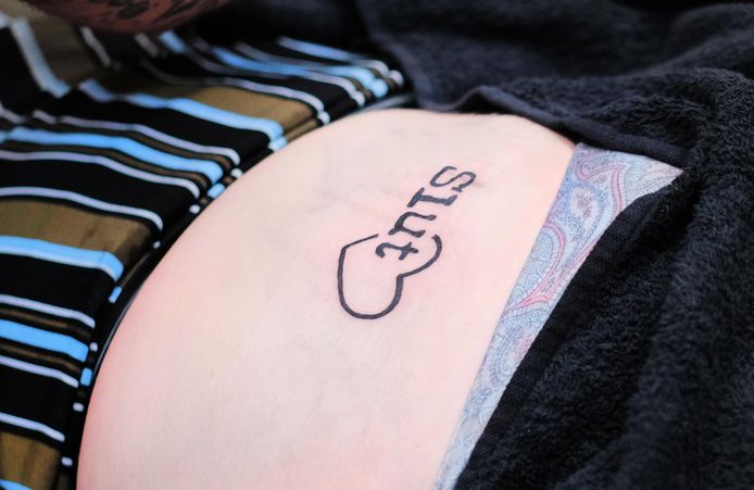 De 'slut' tattoo