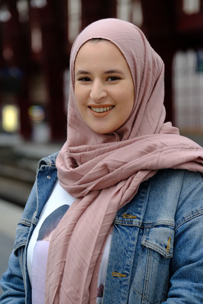 rekken software hoog Yasmia (25) en Khadjia (34) zijn eerste vrouwen met hoofddoek in  gemeenteraad: “We vullen mekaar nu al aan” | Antwerpen | pzc.nl