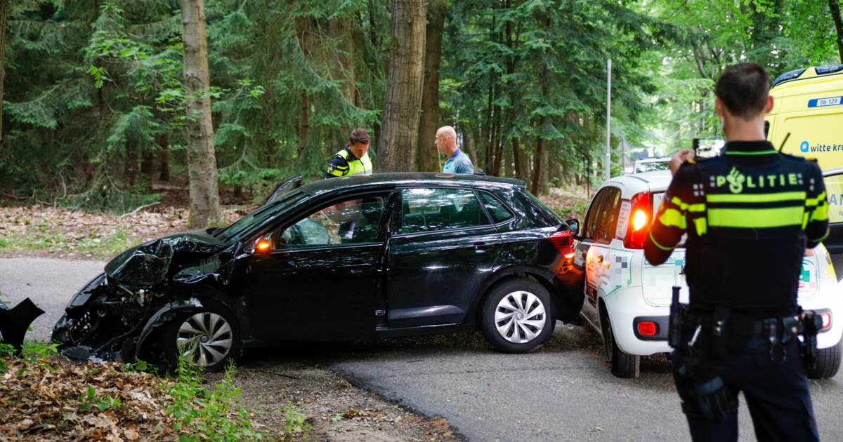 Auto’s in botsing bij Wergea; twee gewonden.