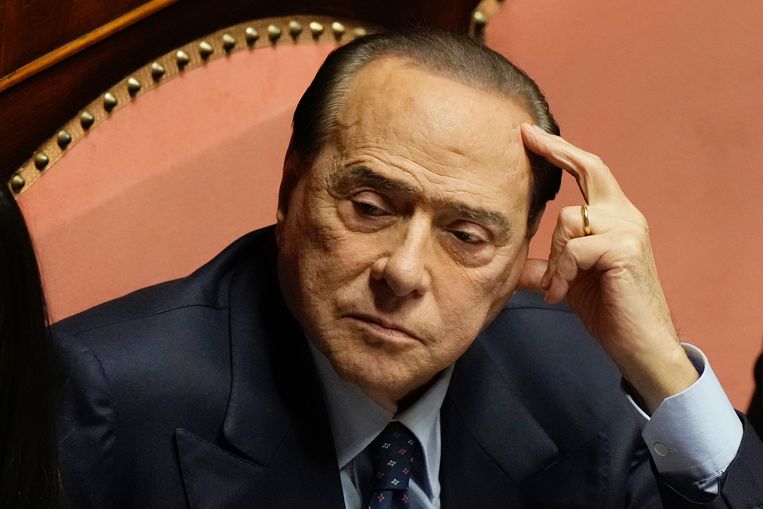 L’ex premier italiano Silvio Berlusconi inizia la chemioterapia dopo la diagnosi di leucemia: ‘Siamo molto preoccupati’
