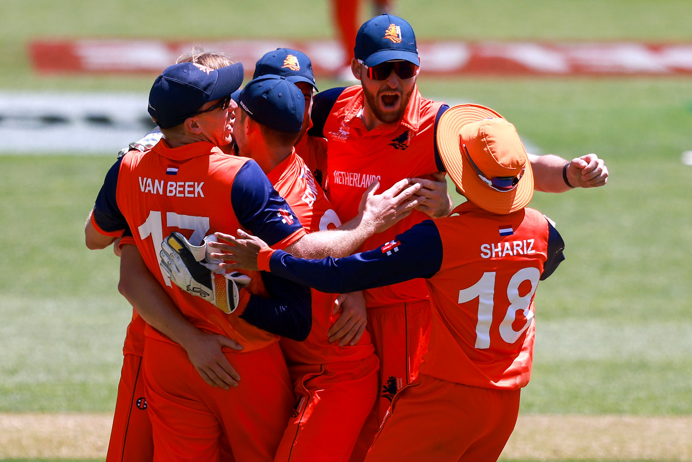 stuntende-cricketers-voor-het-eerst-rechtstreeks-naar-wk-t20-foto