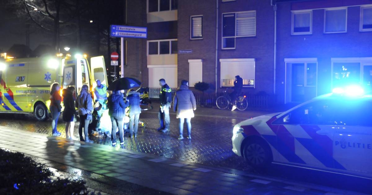 Voetganger raakt gewond bij botsing met scooter in Oss, bestuurder vermoedelijk doorgereden.