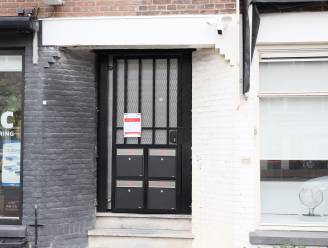 Beveiligde deur geplaatst bij portiekwoning na reeks explosiepogingen