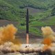 Daar is Kim Jong-un weer: Noord-Korea vuurt door VN ‘verboden’ intercontinentale raket af