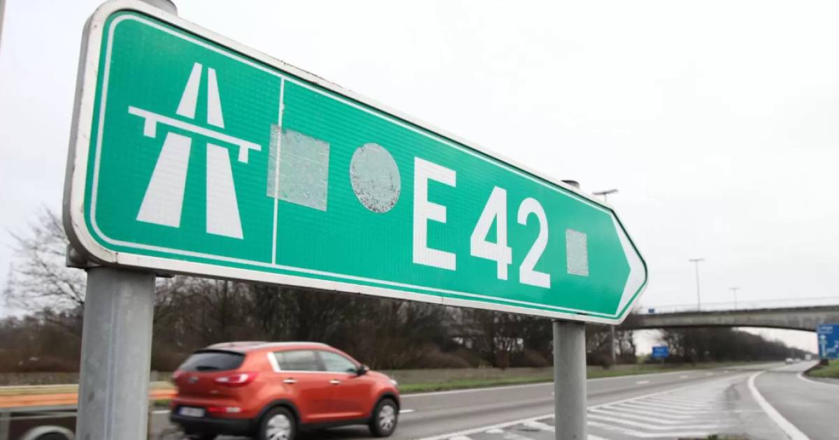 L’autoroute E42 MonsTournai fermée après l’incendie d'un camion