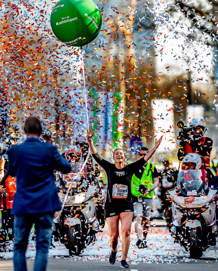 Esther Meijer liep de marathon ongetraind voor haar vriendin Vivian.