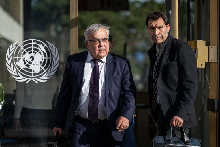De Russische waarnemend minister van buitenlandse zaken Sergey Vershinin na gesprekken met de Verenigde Naties over de graandeal in Genève. Beeld AFP