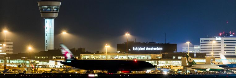 Schiphol op donderdagavond Beeld Freek van den Bergh