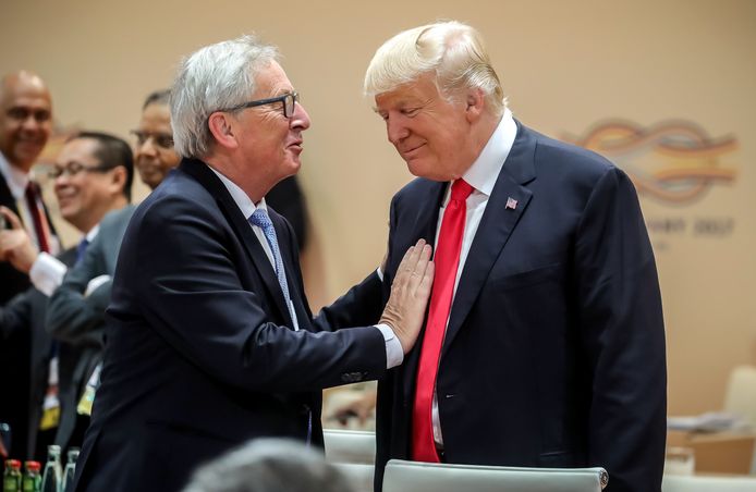 Jean-Claude Juncker (L) en president Donald Trump.