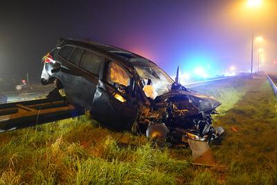 Automobilist raakt zwaargewond na botsing met bestelbus op A58 bij Gilze, auto rolt meerdere keren o