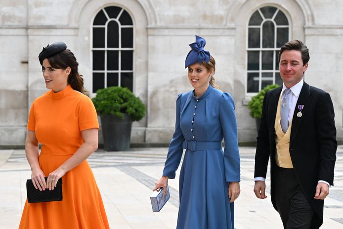 Van links naar rechts: prinses Eugenie en prinses Beatrice met haar echtgenoot Edoardo.