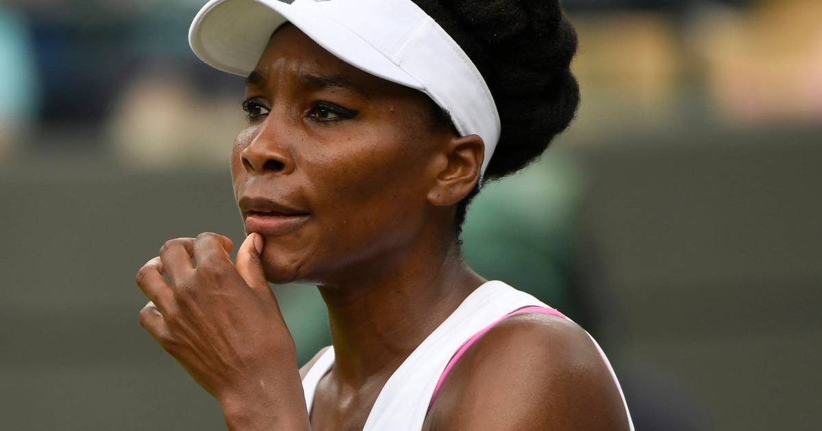 Venus Williams breekt na vragen over auto-ongeluk.