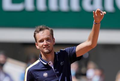 Roland Garros in gevaar voor Medvedev na rugoperatie