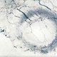 Mysterieuze cirkels op oudste meer ter wereld stellen wetenschappers voor raadsel