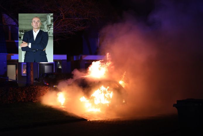 De auto van de Schijndelse incasso-advocaat Casimir Vink (inzet) brandde in november vorig jaar uit in Schijndel.