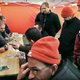 Stakende Unoxwerknemers hopen dat de Hemaworsten snel opraken, zodat baas eerder beweegt