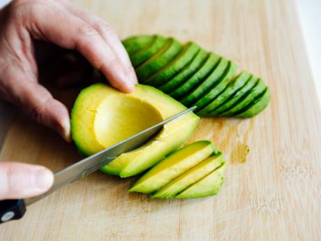 Besparen op een avocado? Koop ze in de aanbieding (en stop ze in de vriezer)