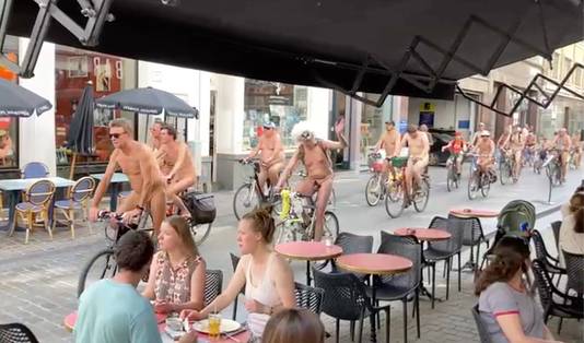 Naakte fietsers in Brussel