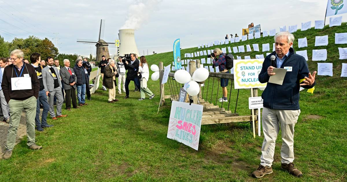 Manifestation à Doel après la fermeture du réacteur nucléaire 3 : « Les centrales nucléaires ont été créées pendant la crise du pétrole, maintenant il y a la crise du gaz.  Alors gardez-les ouverts » |  beveren
