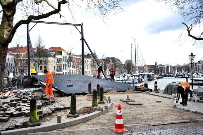 Bouw tijdelijke brug Nieuwe Haven Dordrecht