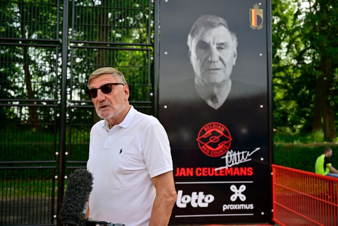 Jan Ceulemans is peter van het Lierse Red Court.