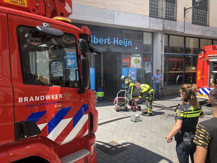 Brand bij de Albert Heijn in de Nieuwstraat in Breda.
