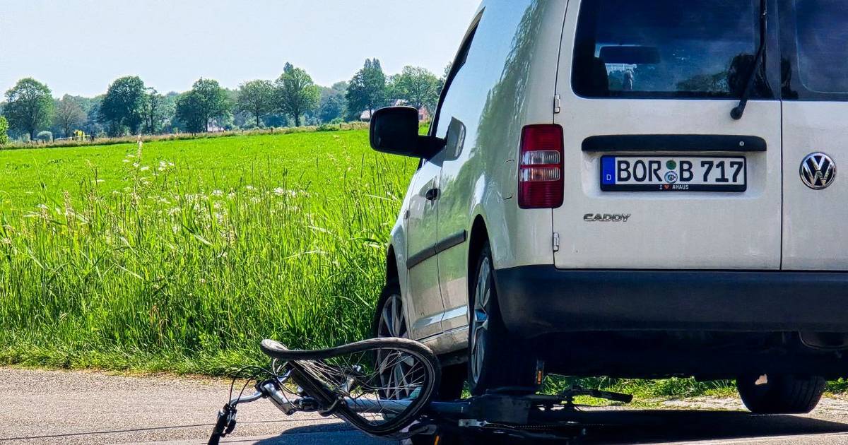 Fietser in Enschede gewond na aanrijding met bestelbus.