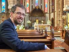Van bedrijfskunde naar priesterschap: Nick Kersten (32) heeft nu ‘mooie boodschap te vertellen’ 