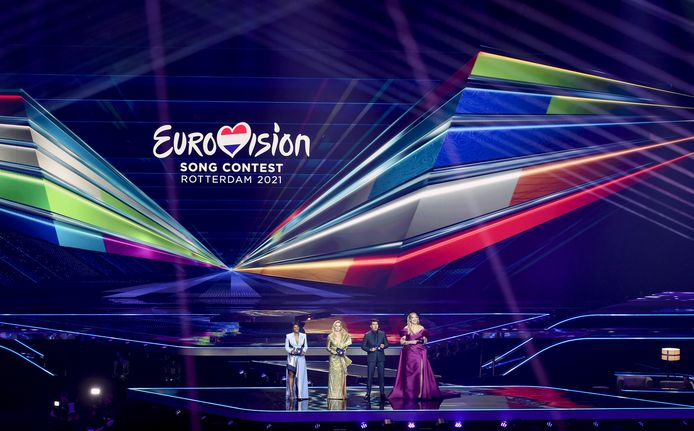 Presentatoren Edsilia Rombley, Chantal Janzen, Jan Smit en Nikkie de Jager tijdens de dress rehearsal van de finale van het Eurovisiesongfestival in 2021.