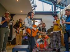 Jazz en wereldmuziek in de bijentuin in Zutphen: ‘Eigen stoeltje meenemen’