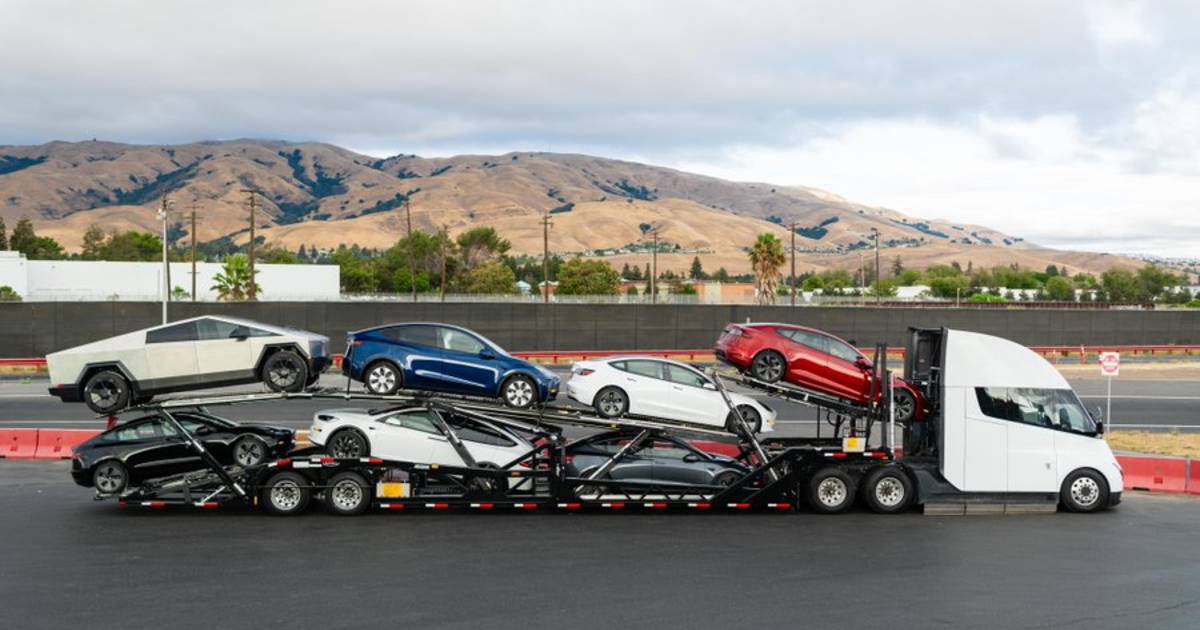 Почему Tesla ежегодно получает почти 2 миллиарда долларов от других автопроизводителей?  машина