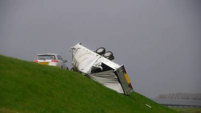 Verkeer in problemen door harde wind