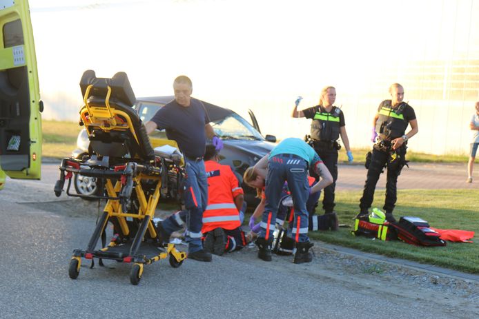 Een fietser raakte donderdagavond in Tinte ernstig gewond na een aanrijding met een auto.