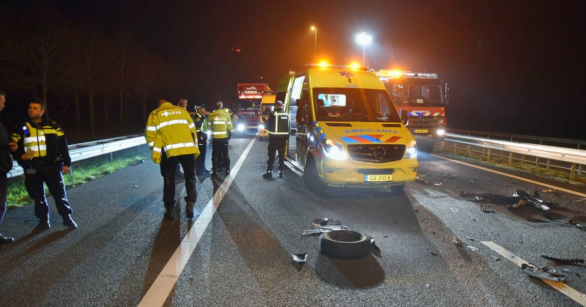 Dodelijk ongeval A58, politie zoekt eigenaar stenen.