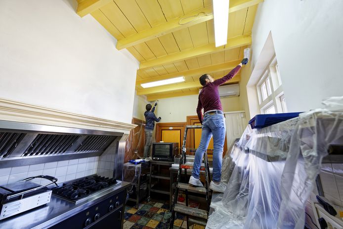Weliswaar bleef het terras en het lunchcafé Toren 4 wekenlang dicht, de medewerkers waren druk met onderhoudswerkzaamheden en het bezorgen van bestellingen.