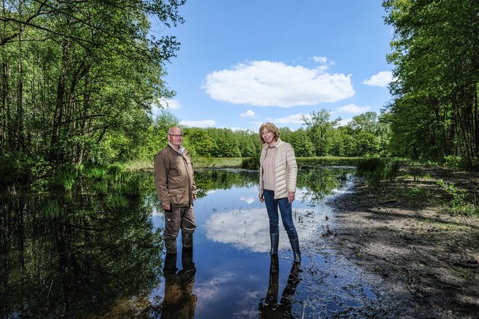 JV 14052020 Doetinchem de Zumpe / Wethouder lambregts en ambtenaar op de Zumpe natuurgebied / Foto : Jan Ruland van den Brink