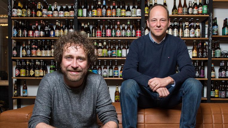 'In onze winkel is Heineken één van de vele brouwers,' zegt manager Hans Böhm (rechts) Beeld Mats van Soolingen