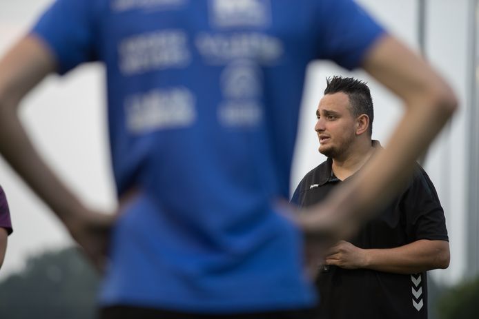 Mariënheem-trainer Ozan Ihtiyar hoopt ooit de eredivisie te halen als trainer. ,,Kan dat? Ja, dat kan wel.’’