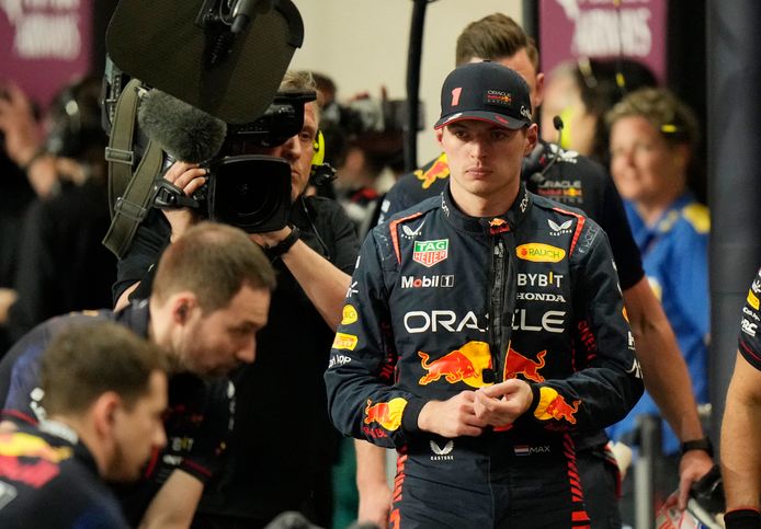 Teleurstelling bij Max Verstappen nadat hij de kwalificatie heeft moeten staken.