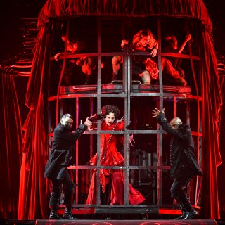 In een overrompelend muziektheater in de Ziggo Dome danst Lady Gaga met zichzelf én de dood ★★★★☆