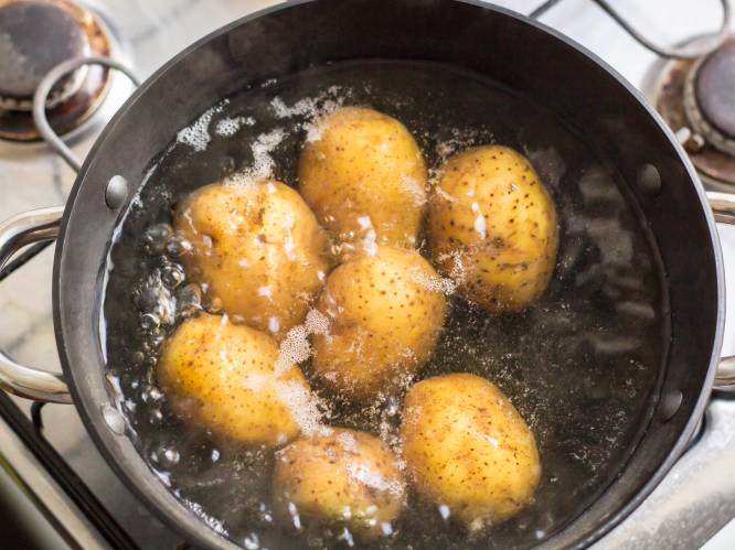 Waarom je het kookvocht van aardappelen niet mag 
hergebruiken in sauzen of gerechten
