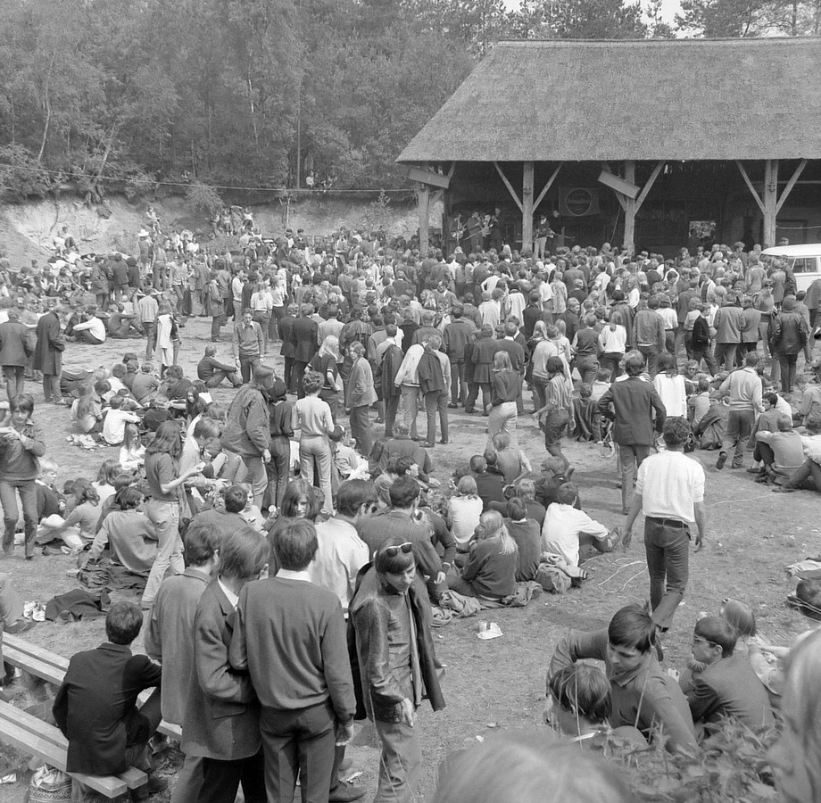 Impressie van het Beatfestijn uit de jaren 60 in de Kösterskoele in Markelo