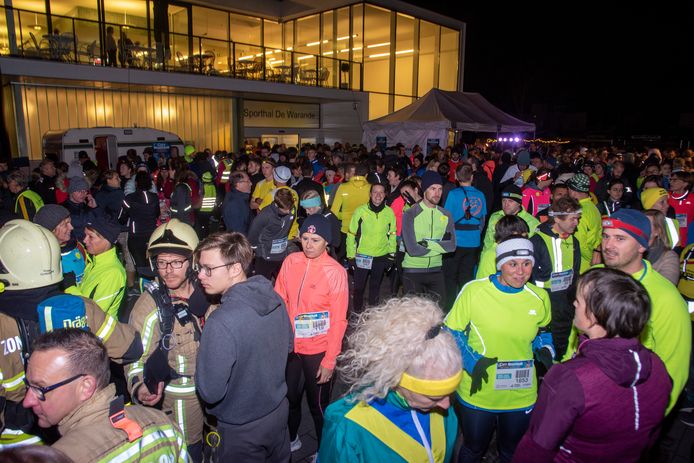 Ruim 1.400 deelnemers voor de eerste City Night Run in Wetteren.