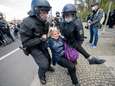 Duitse Bondsdag stemt in met omstreden nationale coronawet, politie vuurt traangas af op betogers